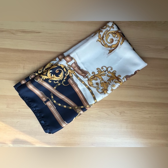 TOTES -Made in Italy/ Women’s Scarf /Color Navy blue, White, Brown & Yellow gold - Picture 5 of 6